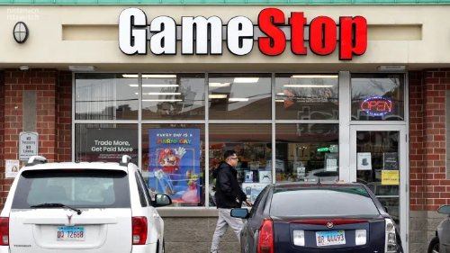 GameStop终于活过来了？两年来首次盈利