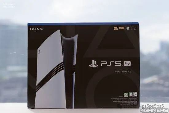 PS5 Pro有额外2G系统专用内存、和初版PS5对比整体小了一圈