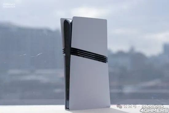 PS5 Pro有额外2G系统专用内存、和初版PS5对比整体小了一圈